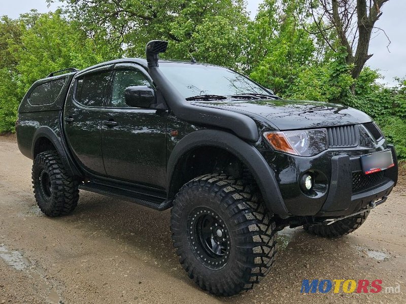 2009' Mitsubishi L200 photo #3