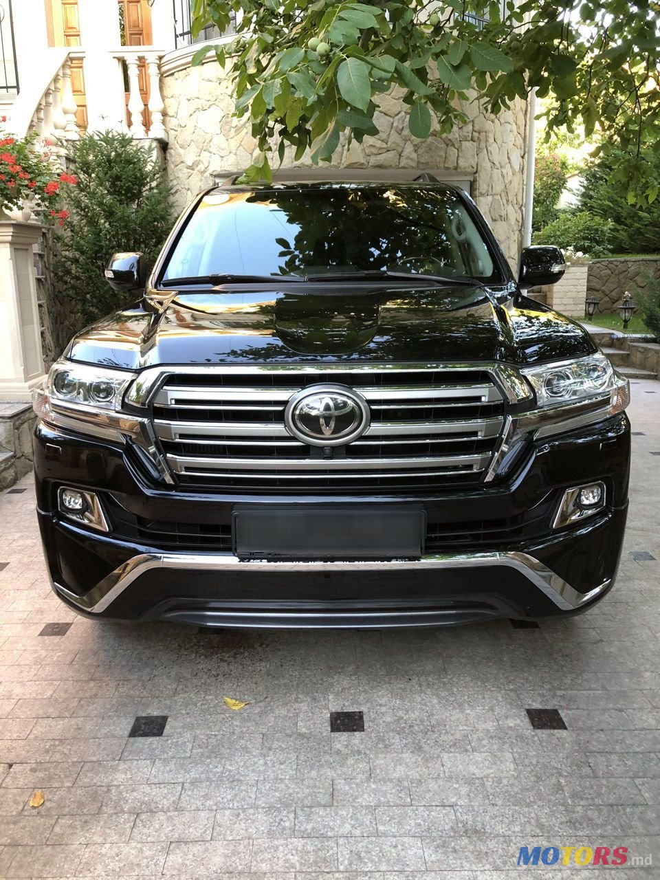 2016' Toyota Land Cruiser photo #2