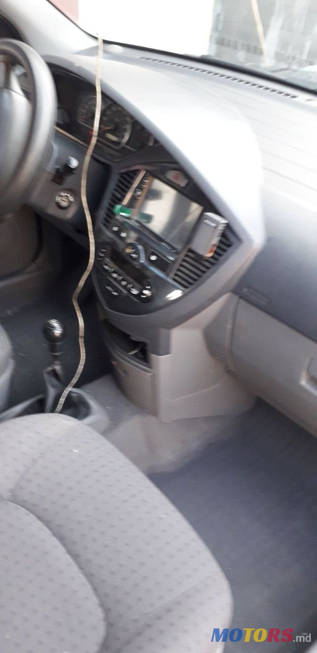 2005' Kia Carens photo #5