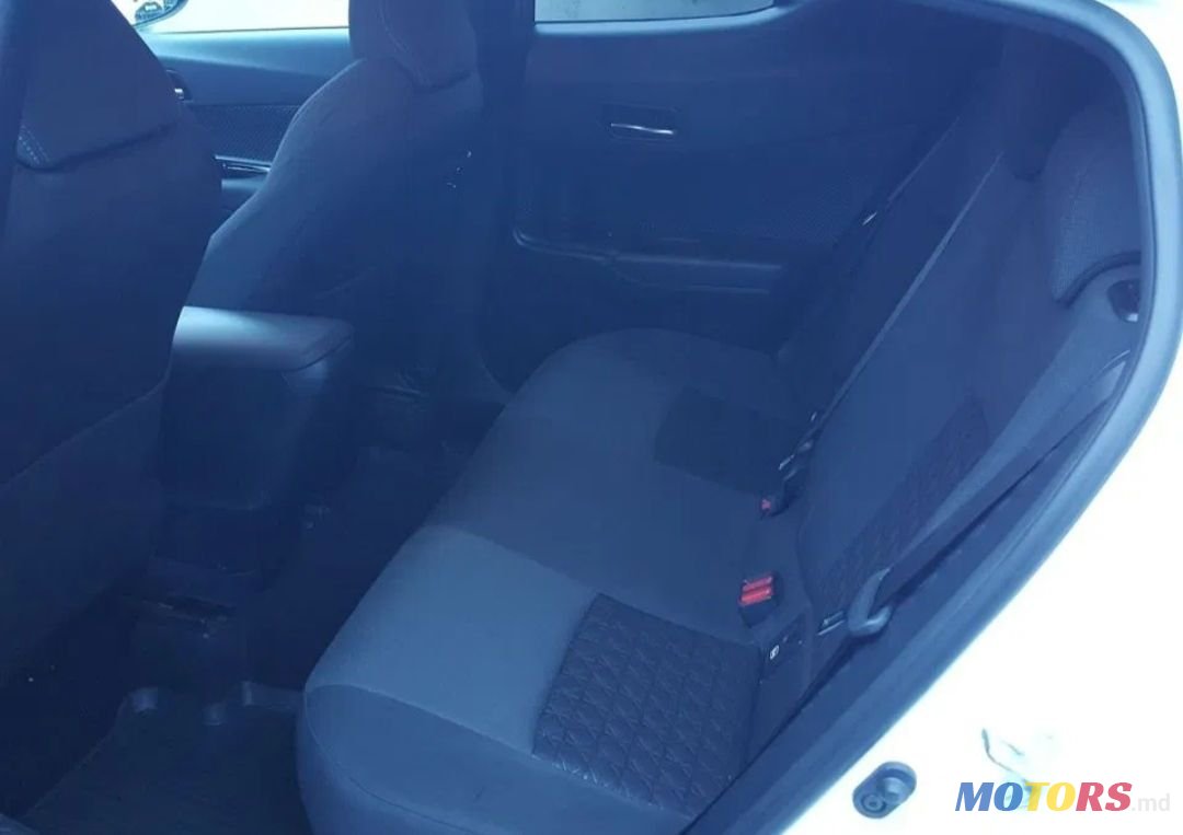 2020' Toyota C-Hr photo #2