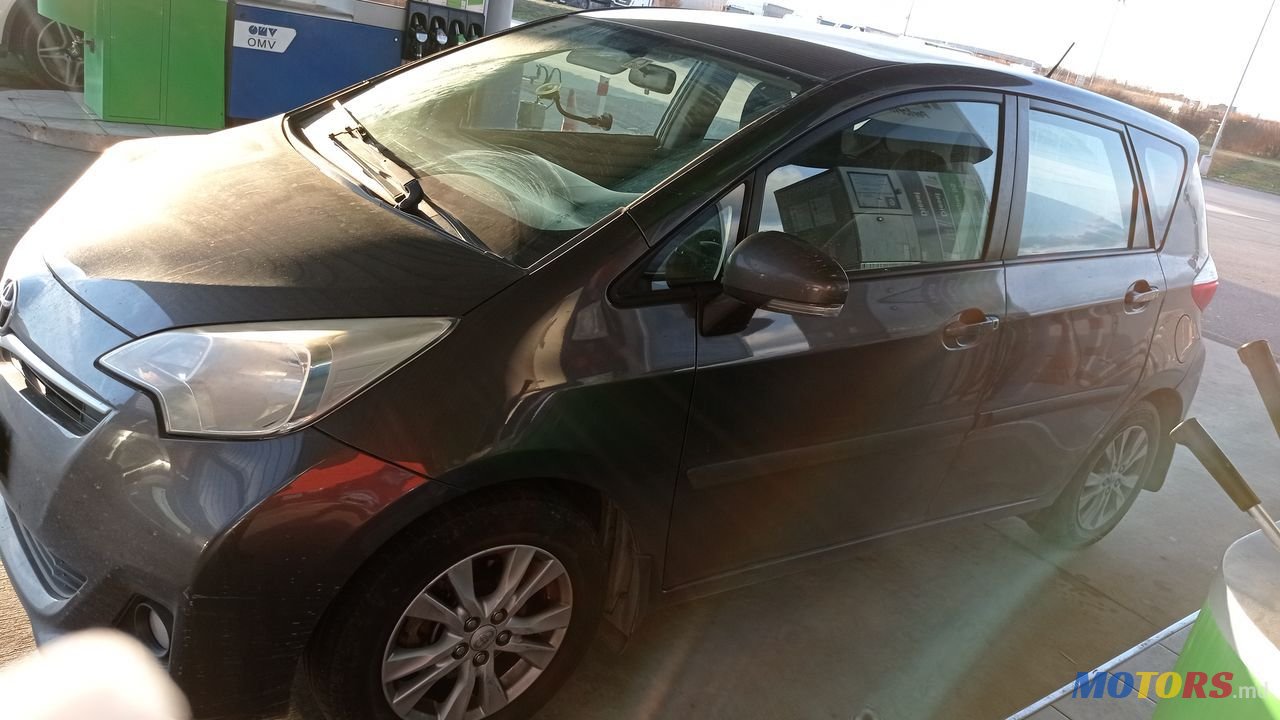 2011' Toyota Verso-S photo #4