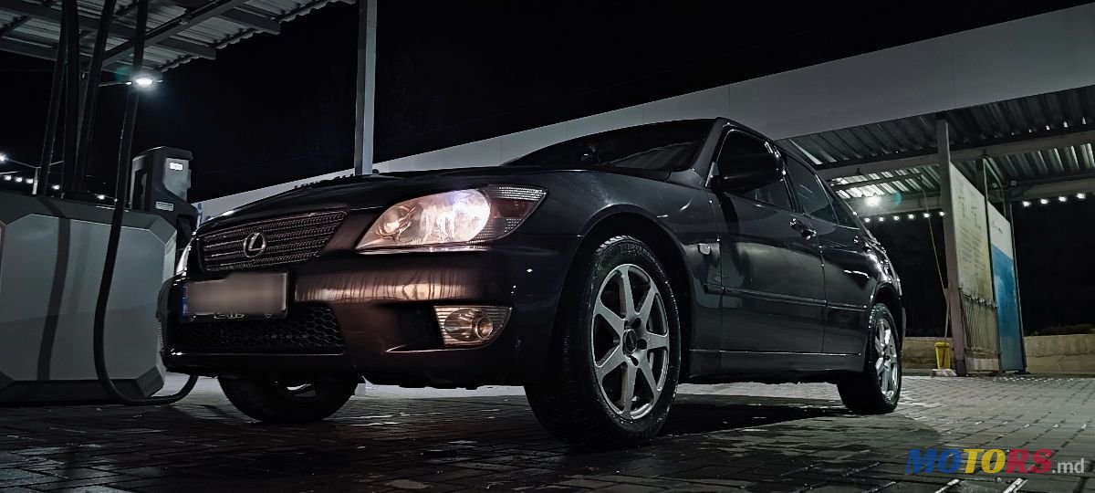 2000' Lexus Is Series photo #1