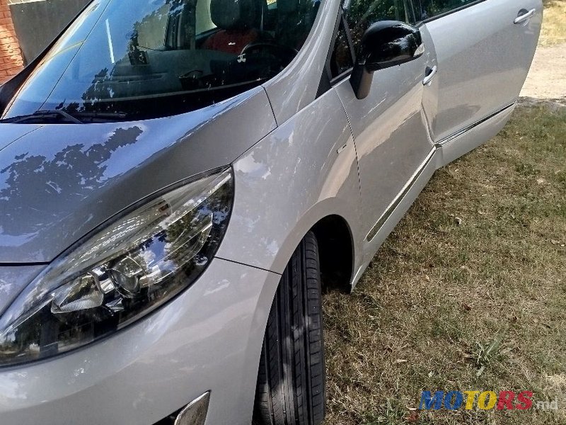 2014' Renault Grand Scenic photo #3