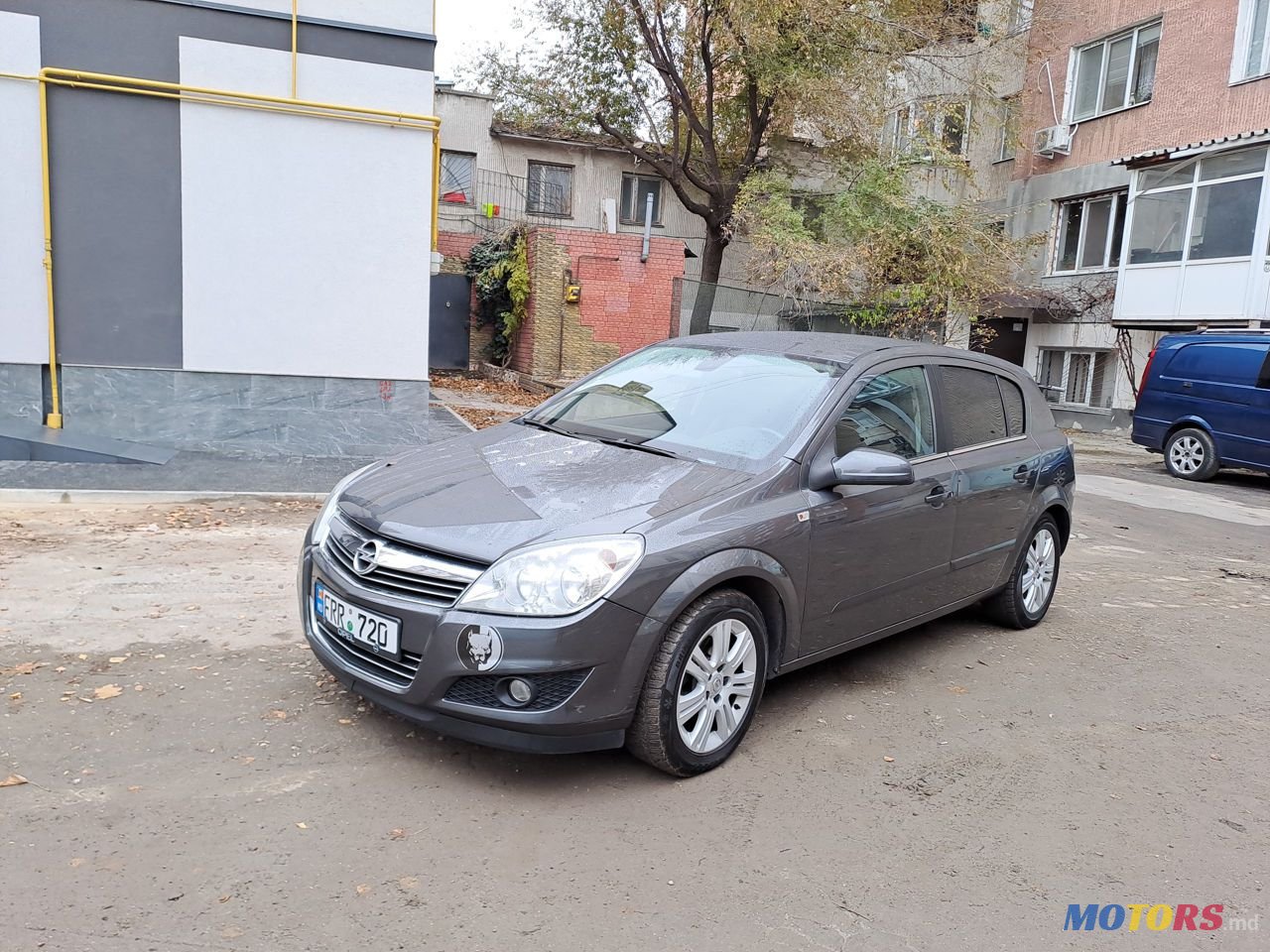 2010' Opel Astra photo #1