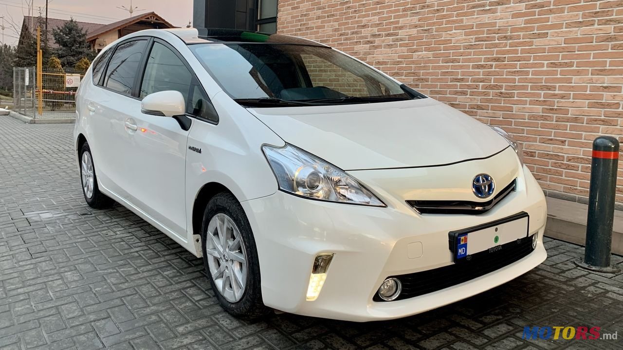 2012' Toyota Prius Plus photo #2