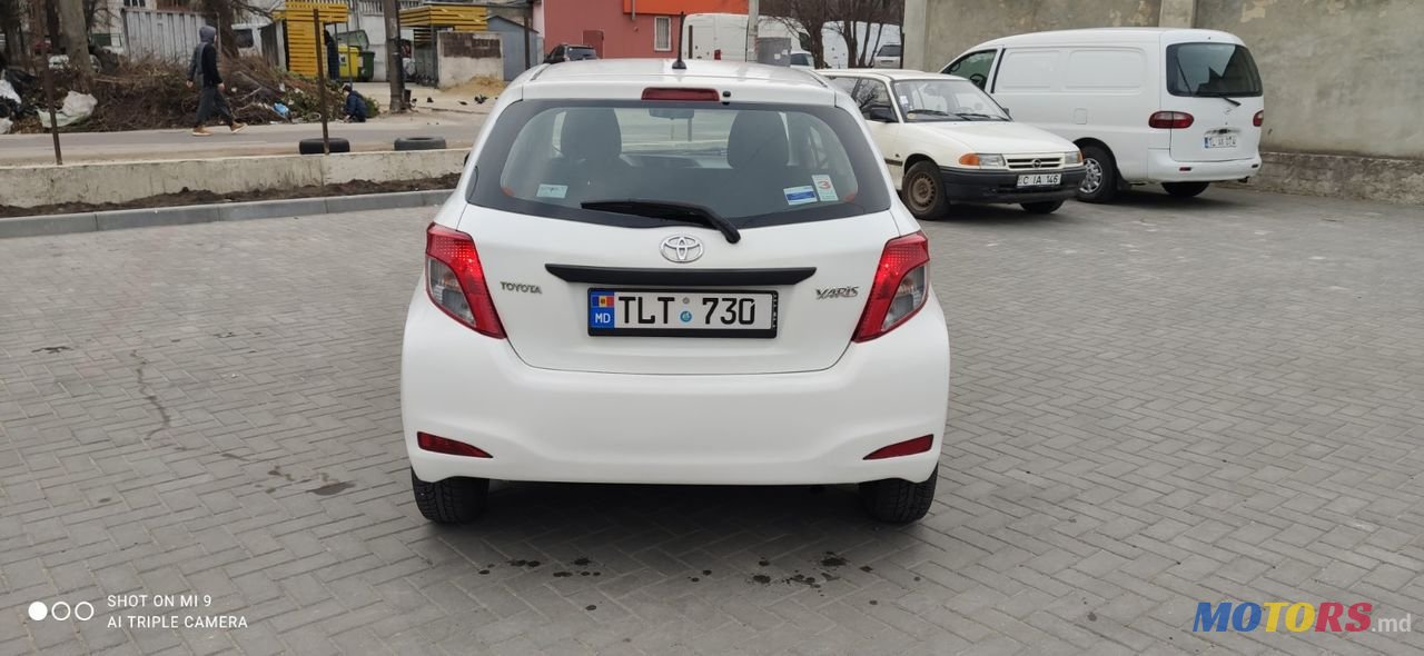 2012' Toyota Yaris photo #2