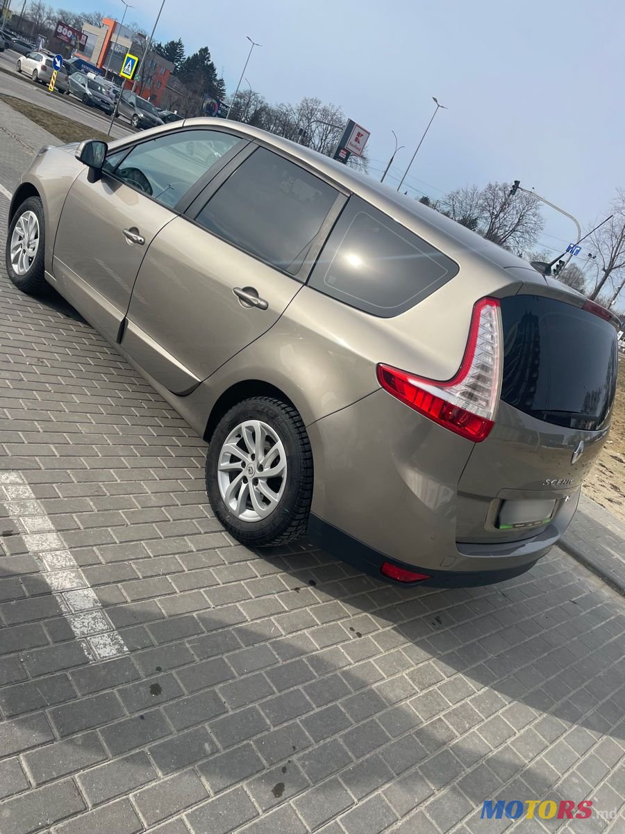 2012' Renault Grand Scenic photo #2