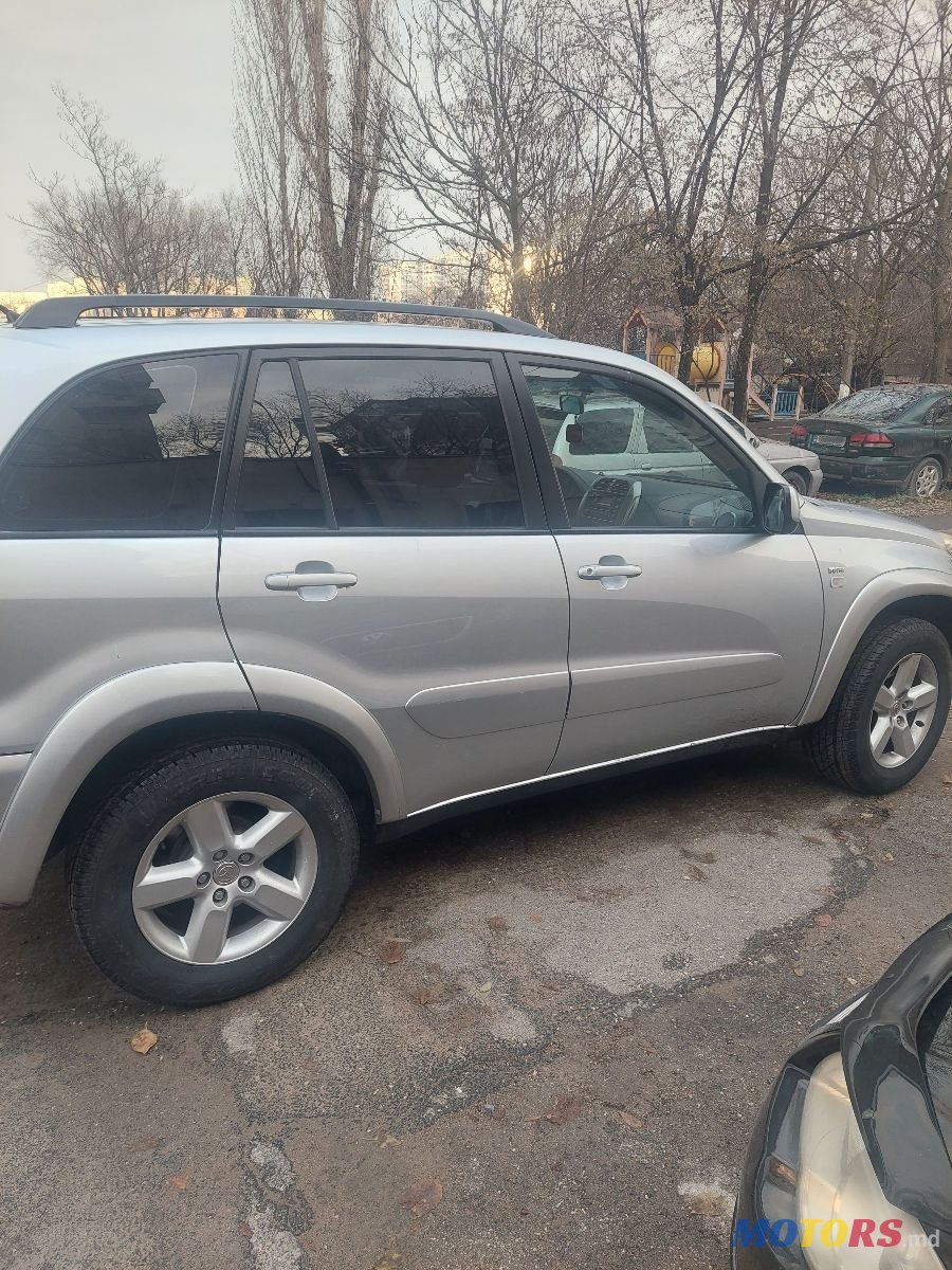 2004' Toyota RAV4 photo #4