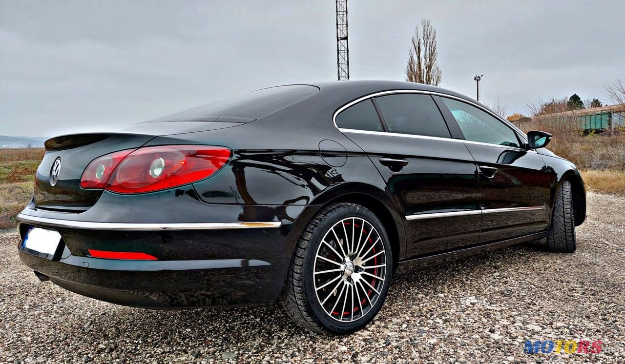 2009' Volkswagen Passat photo #3