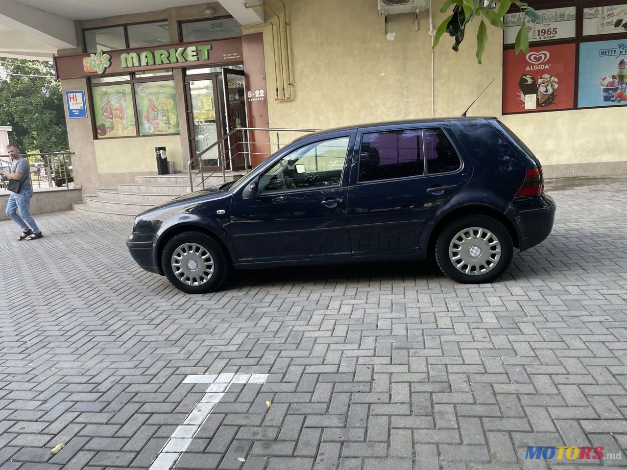 2002' Volkswagen Golf photo #4