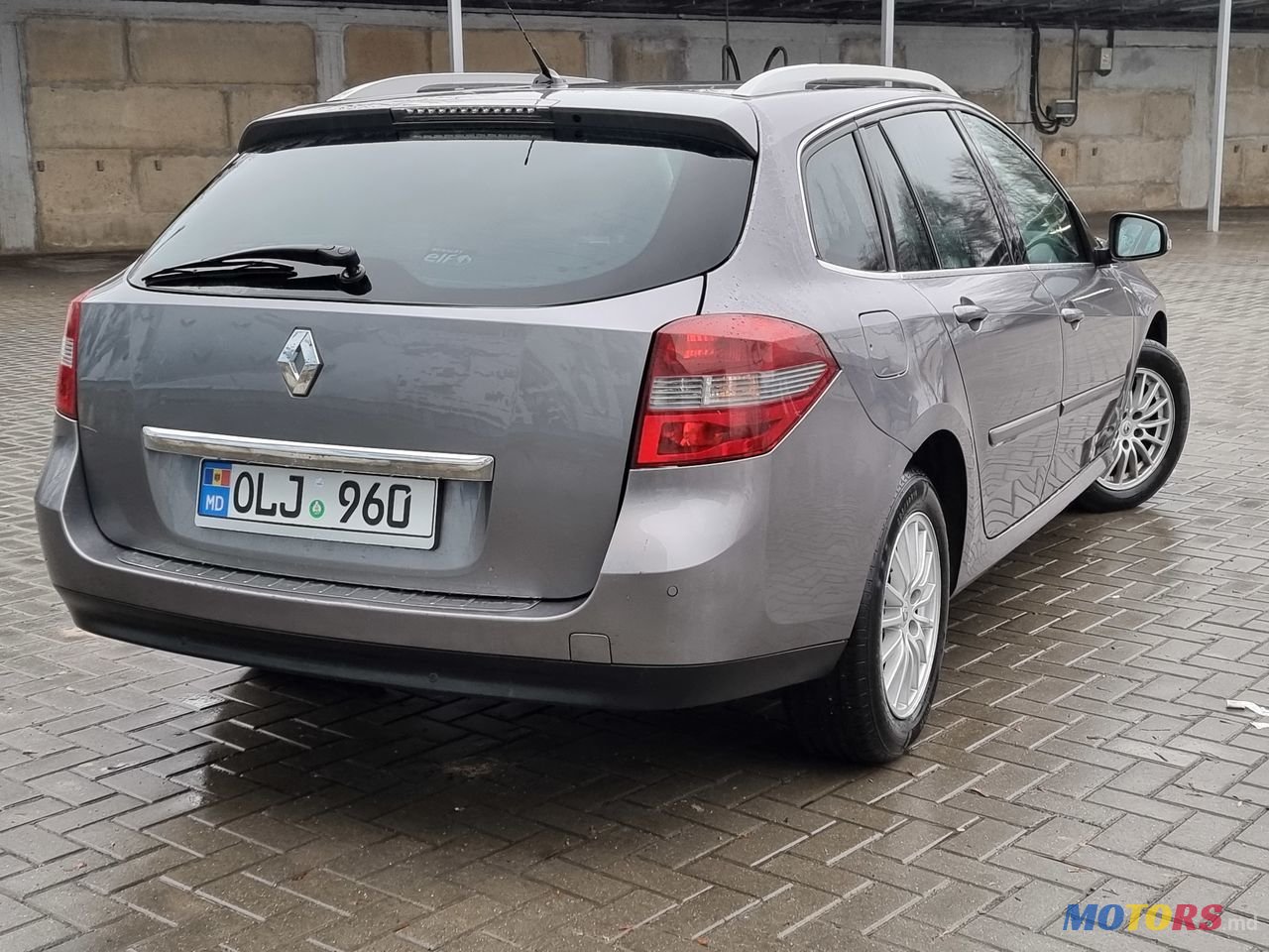 2012' Renault Laguna photo #1