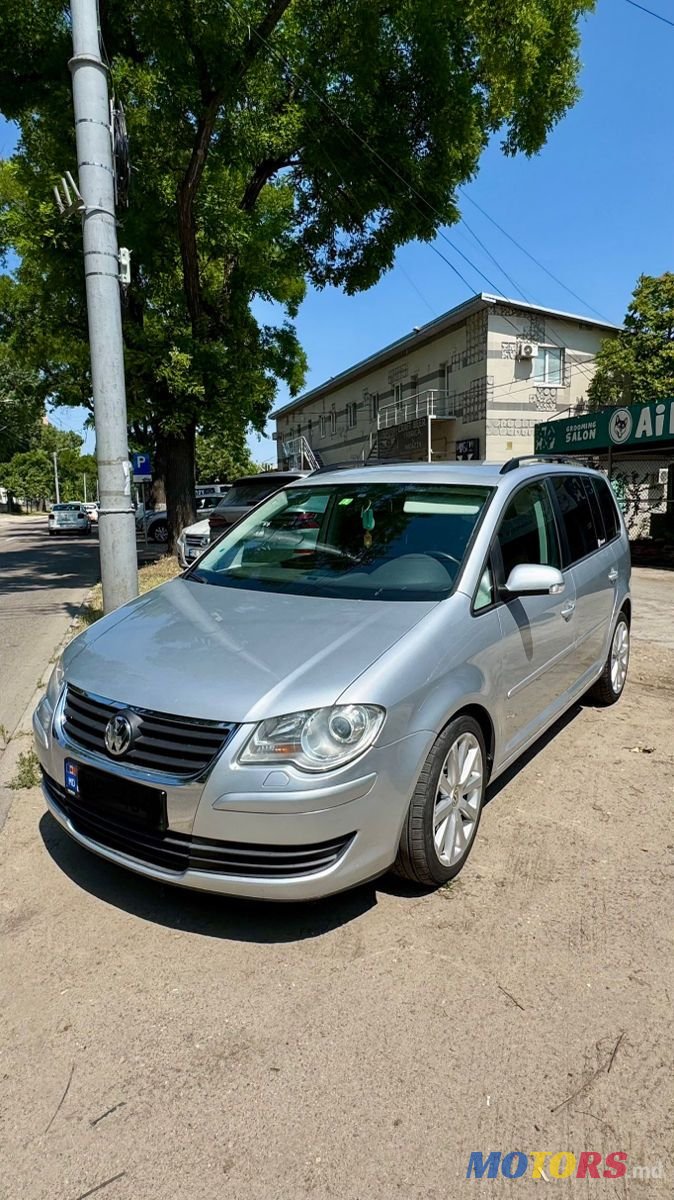 2009' Volkswagen Touran photo #1