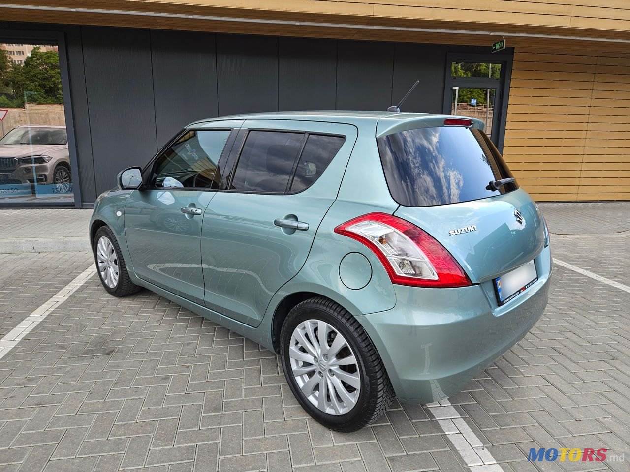2013' Suzuki Swift photo #2