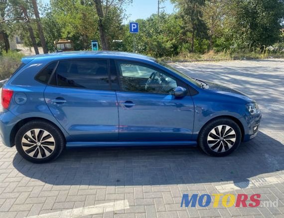 2015' Volkswagen Polo photo #2