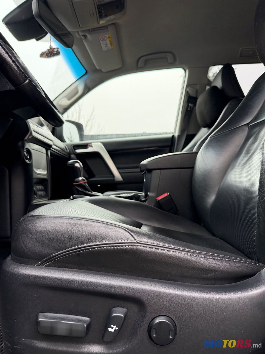 2018' Toyota Land Cruiser Prado photo #6