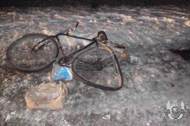 В Приднестровье автомобиль насмерть сбил велосипедиста, виновник ДТП сбежал