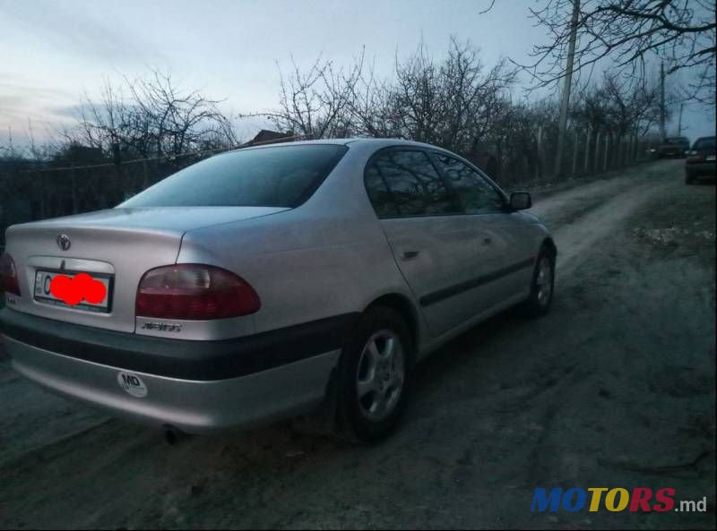 2002' Toyota Avensis photo #4