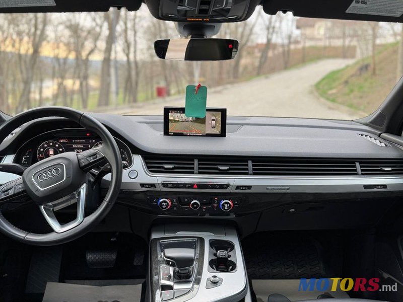 2019' Audi Q7 photo #5