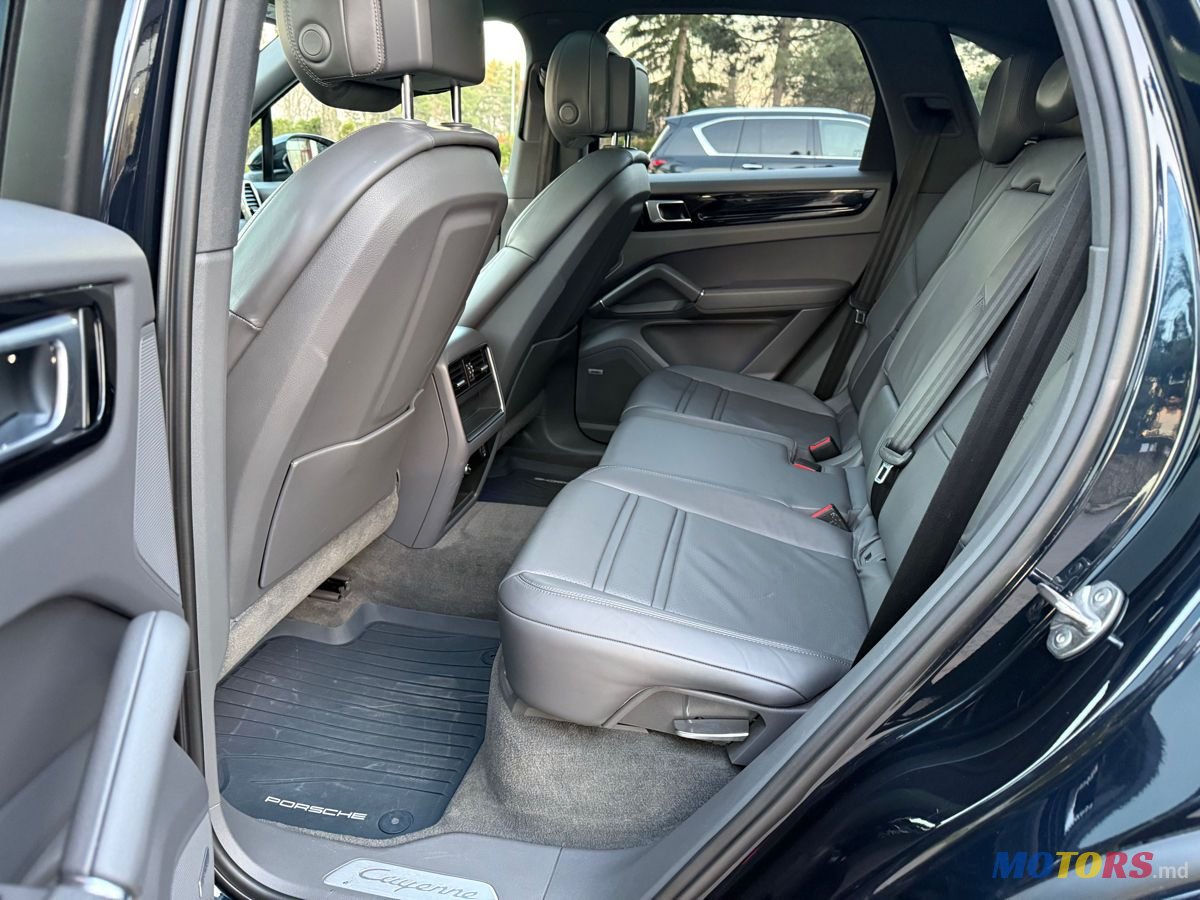 2019' Porsche Cayenne photo #6