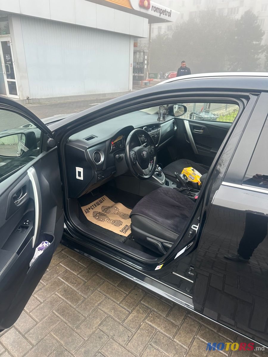 2013' Toyota Auris photo #5