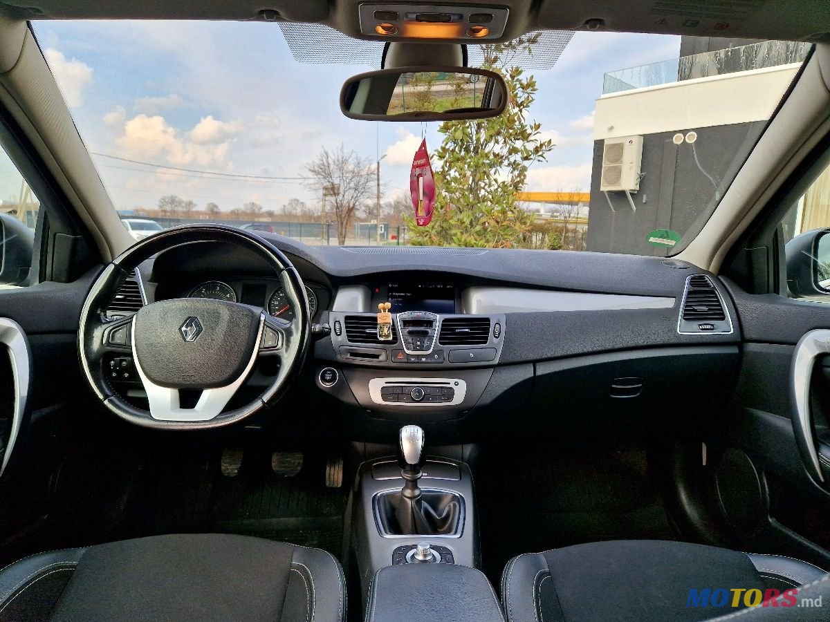 2015' Renault Laguna photo #5