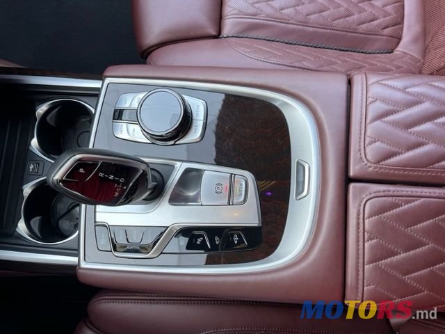 2019' BMW 7 Series photo #1
