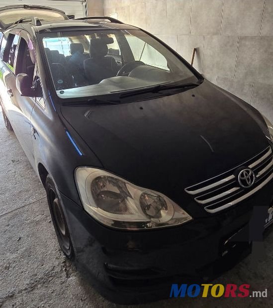 2005' Toyota Avensis Verso photo #5