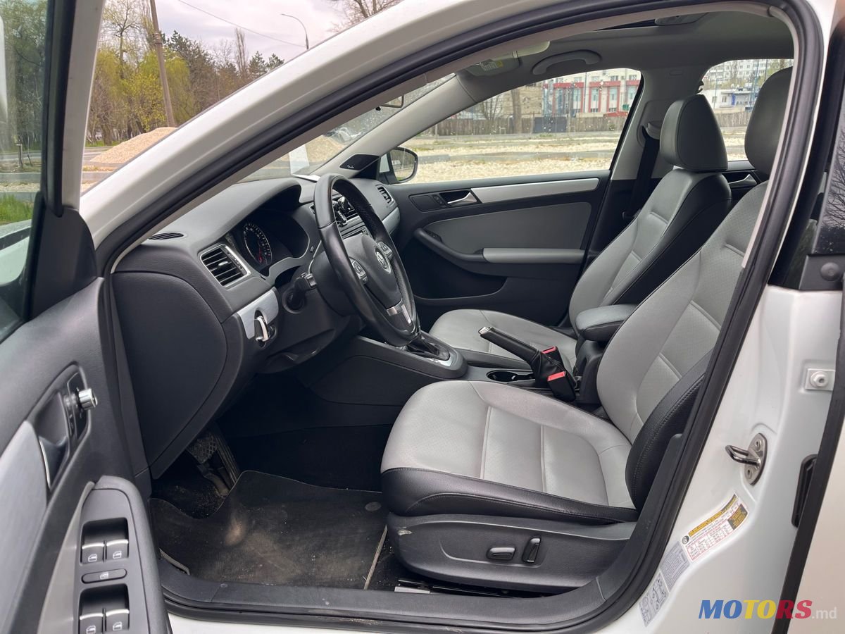 2013' Volkswagen Jetta photo #5