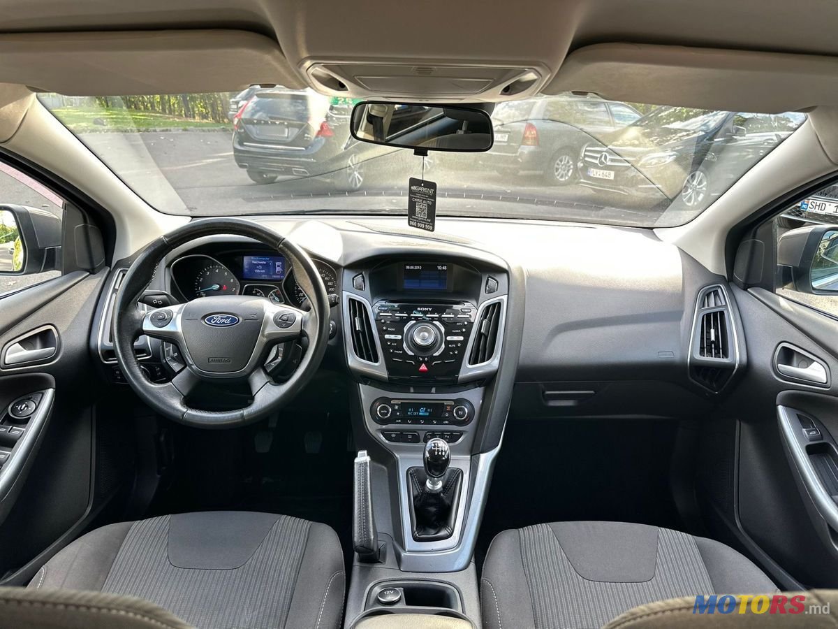 2012' Ford Focus photo #5