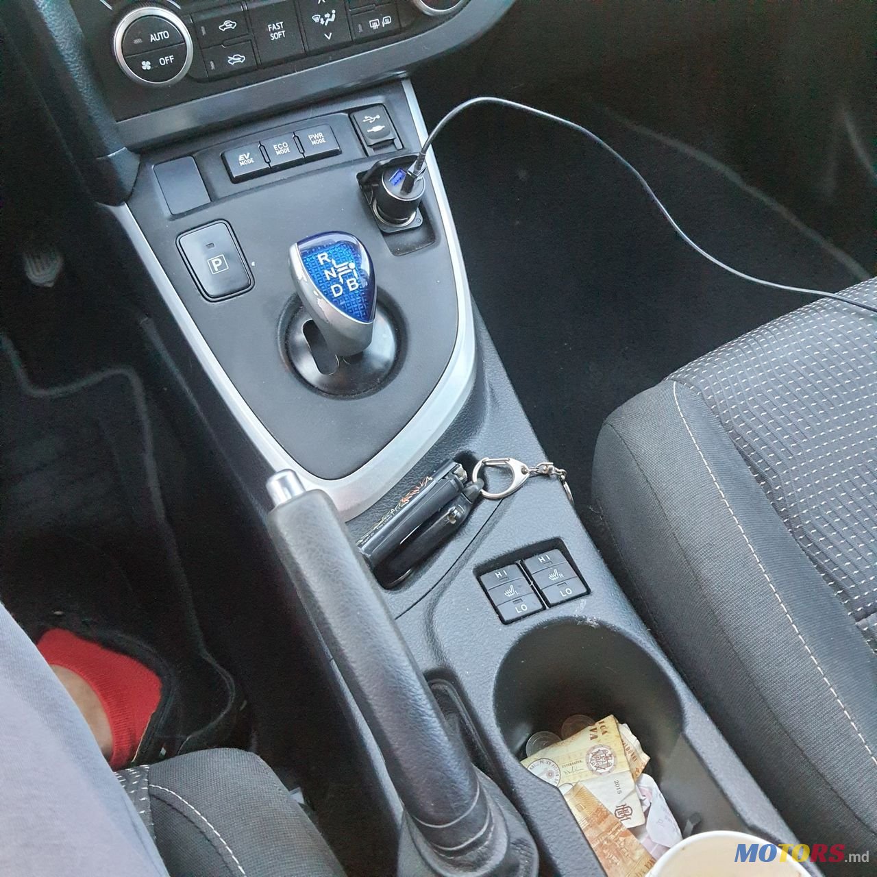 2013' Toyota Auris photo #4