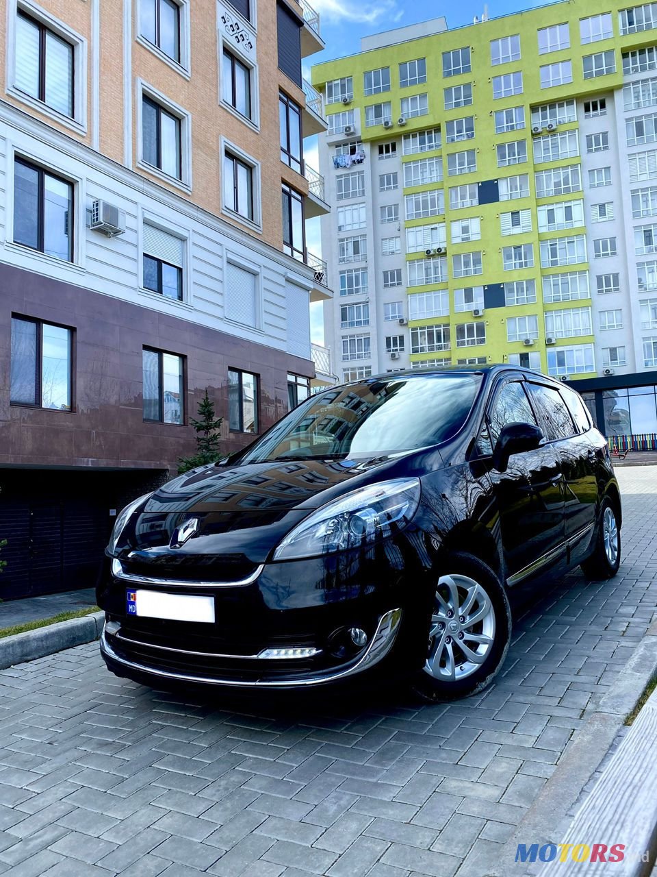 2013' Renault Grand Scenic photo #2