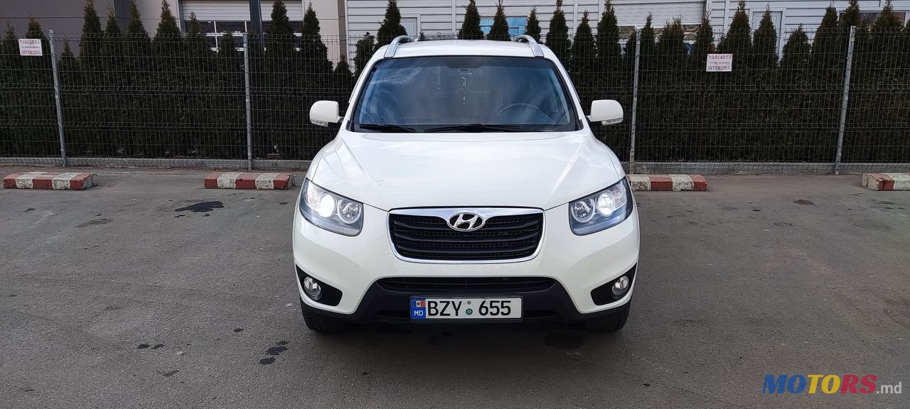 2011' Hyundai Santa Fe photo #3