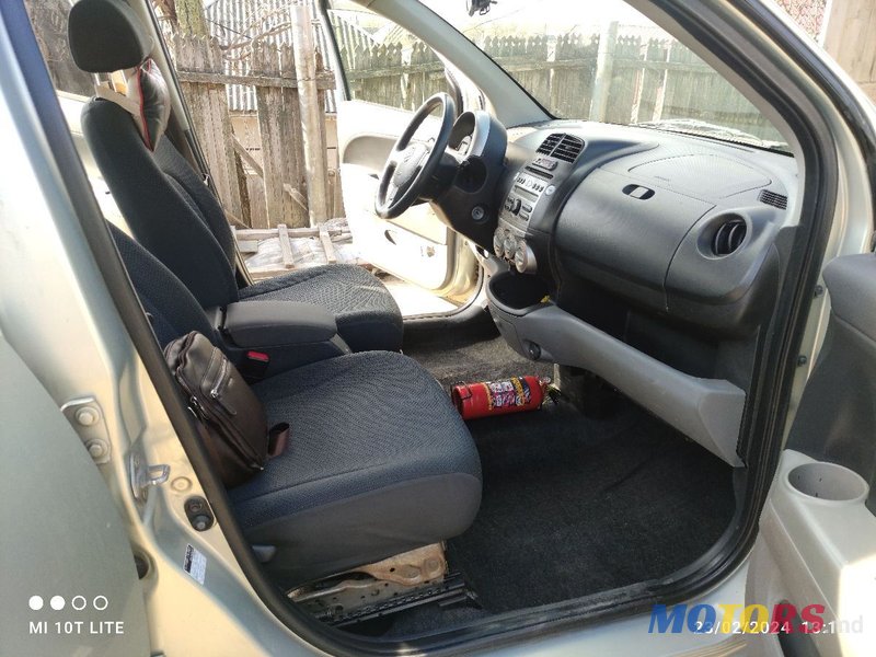 2006' Daihatsu Sirion photo #3