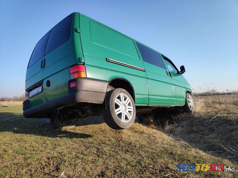 2001' Volkswagen Transporter photo #1