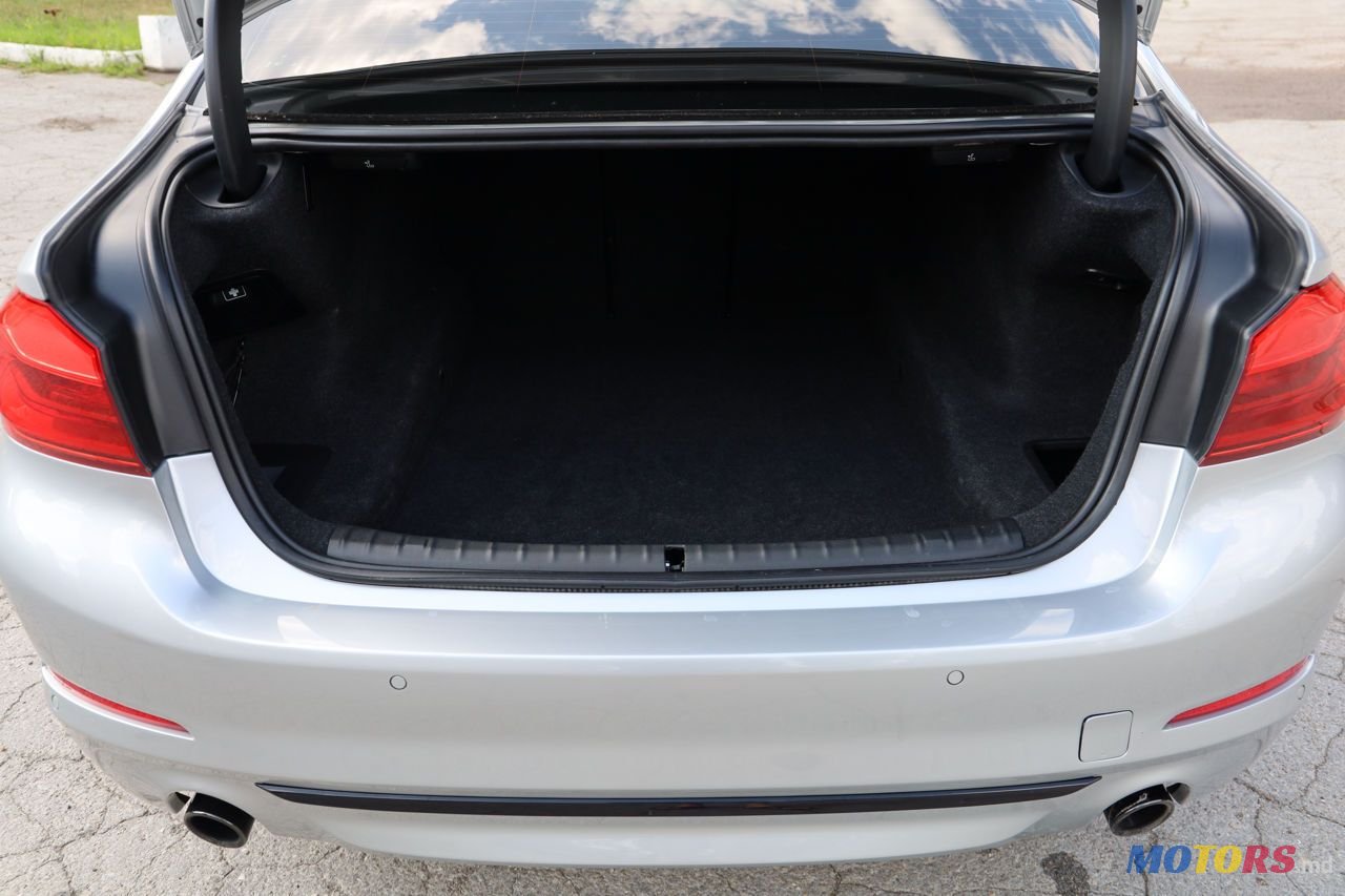 2017' BMW 5 Series photo #3