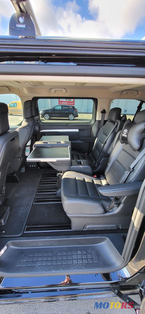 2019' Toyota Proace Verso photo #5