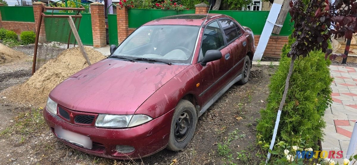 1996' Mitsubishi Carisma photo #1