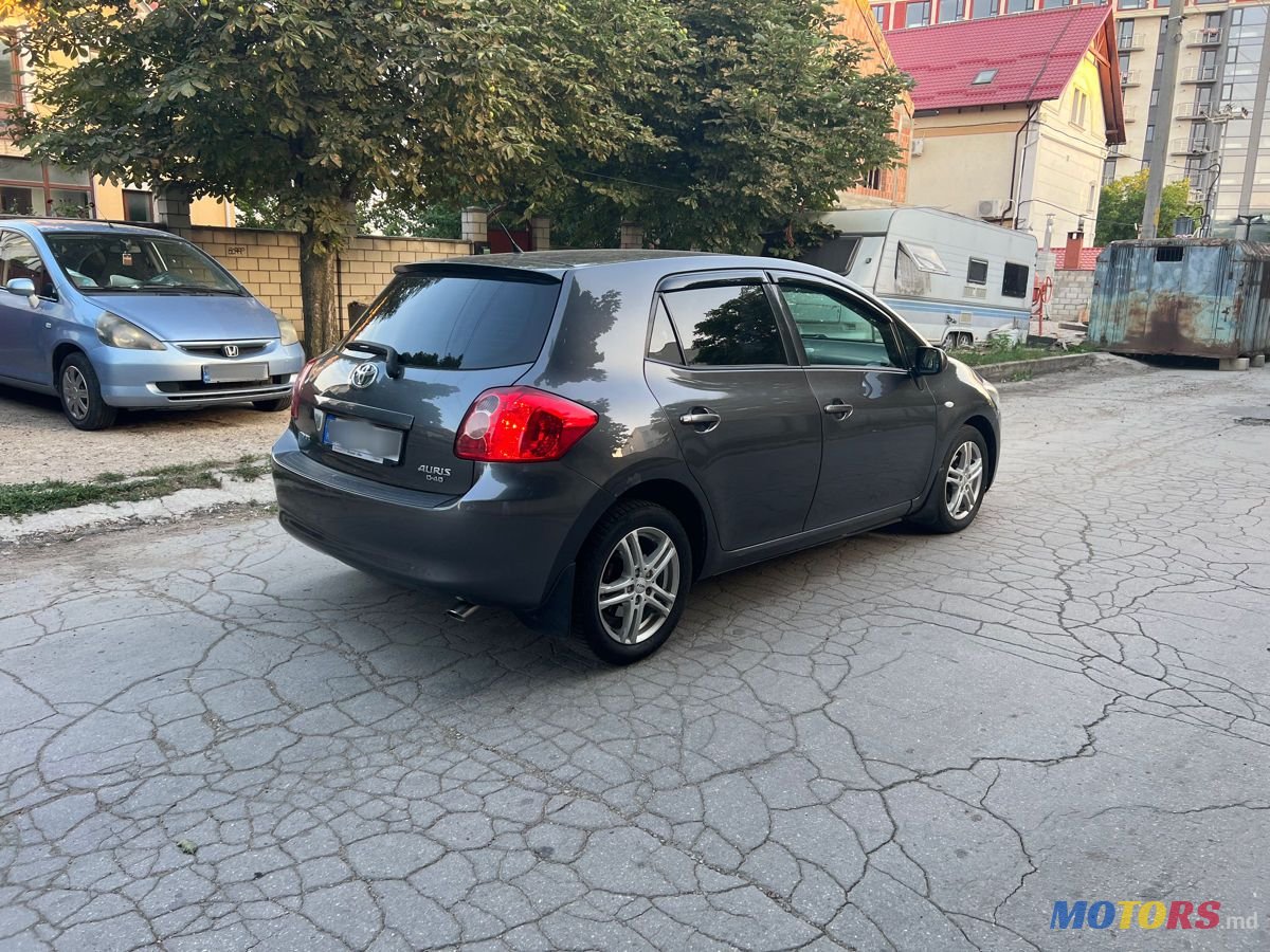 2007' Toyota Auris photo #2