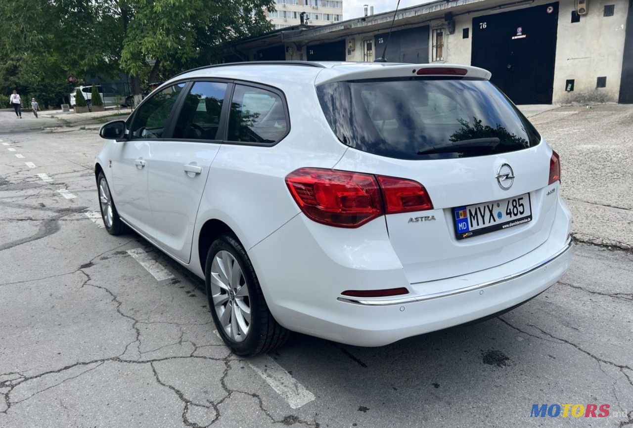 2013' Opel Astra photo #3