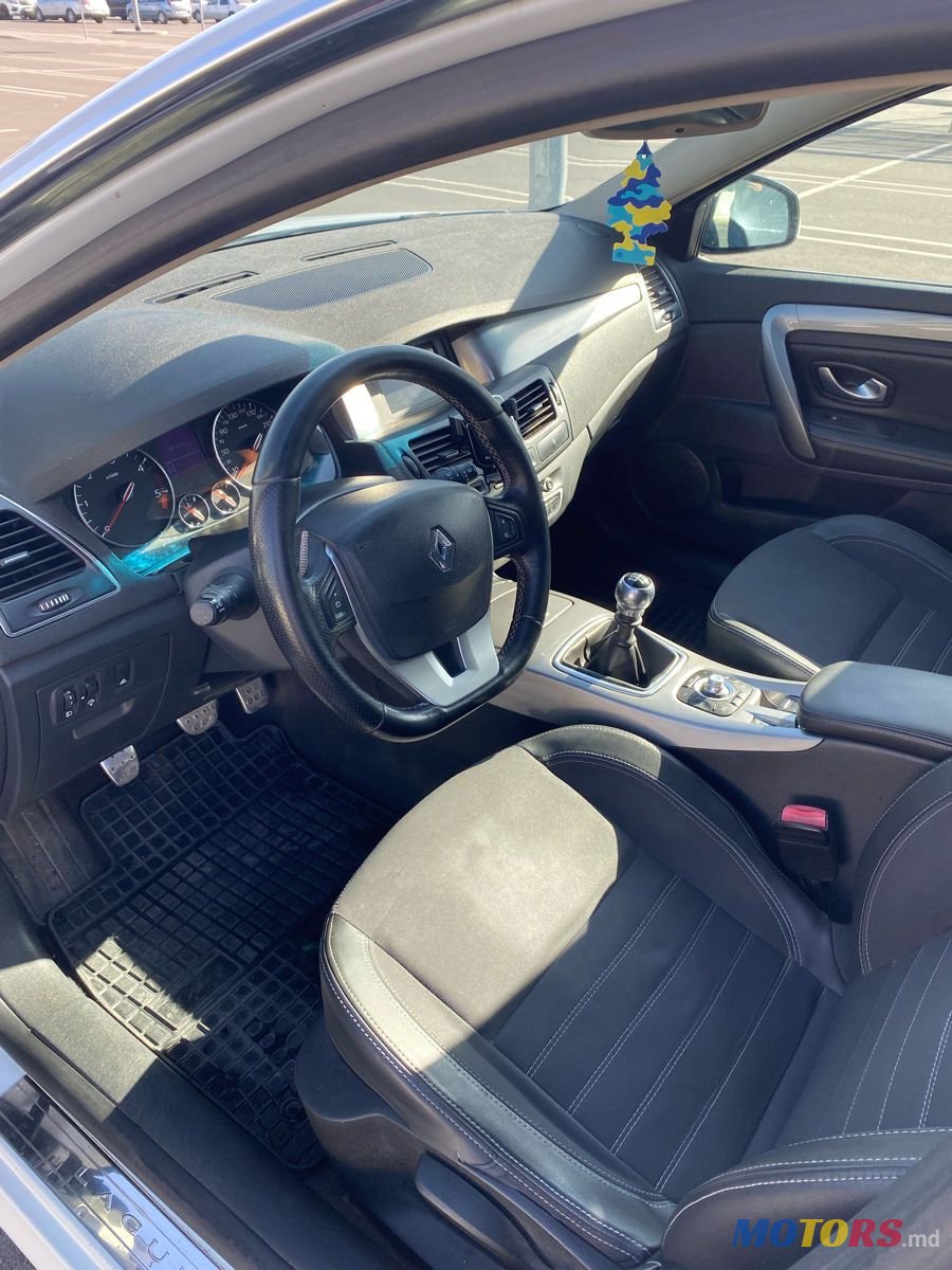 2012' Renault Laguna photo #6