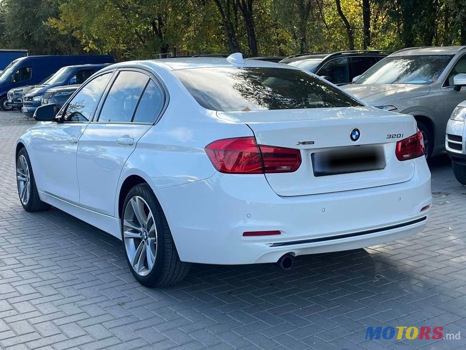2017' BMW 3 Series photo #6