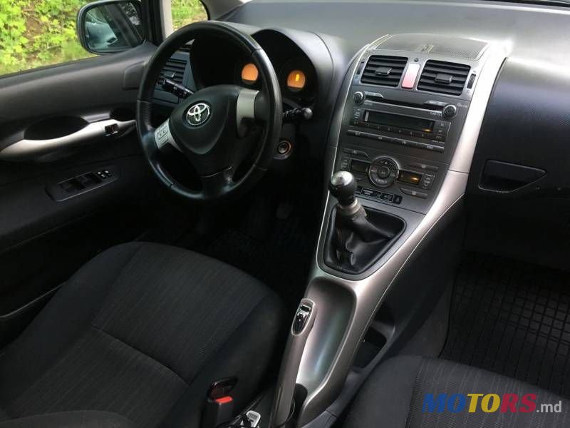 2008' Toyota Auris photo #2