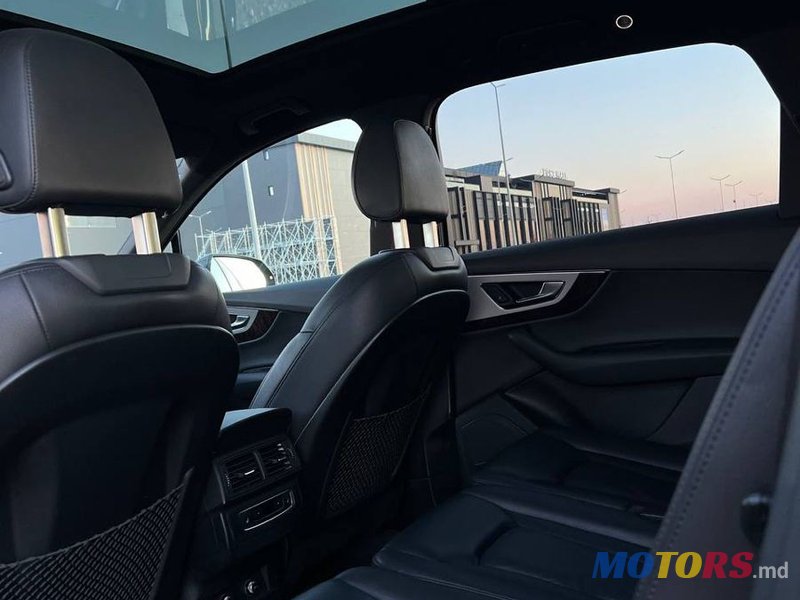 2019' Audi Q7 photo #4