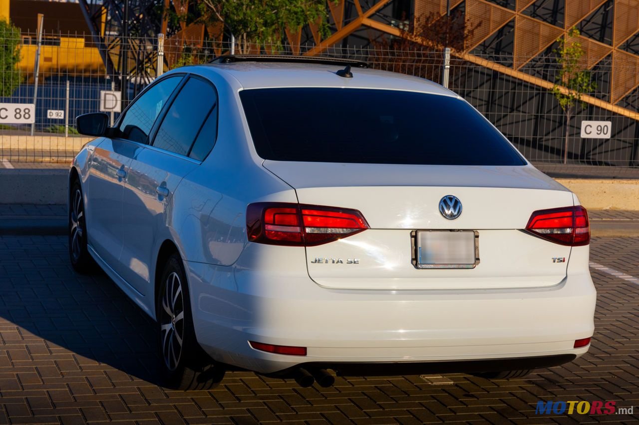 2016' Volkswagen Jetta photo #2