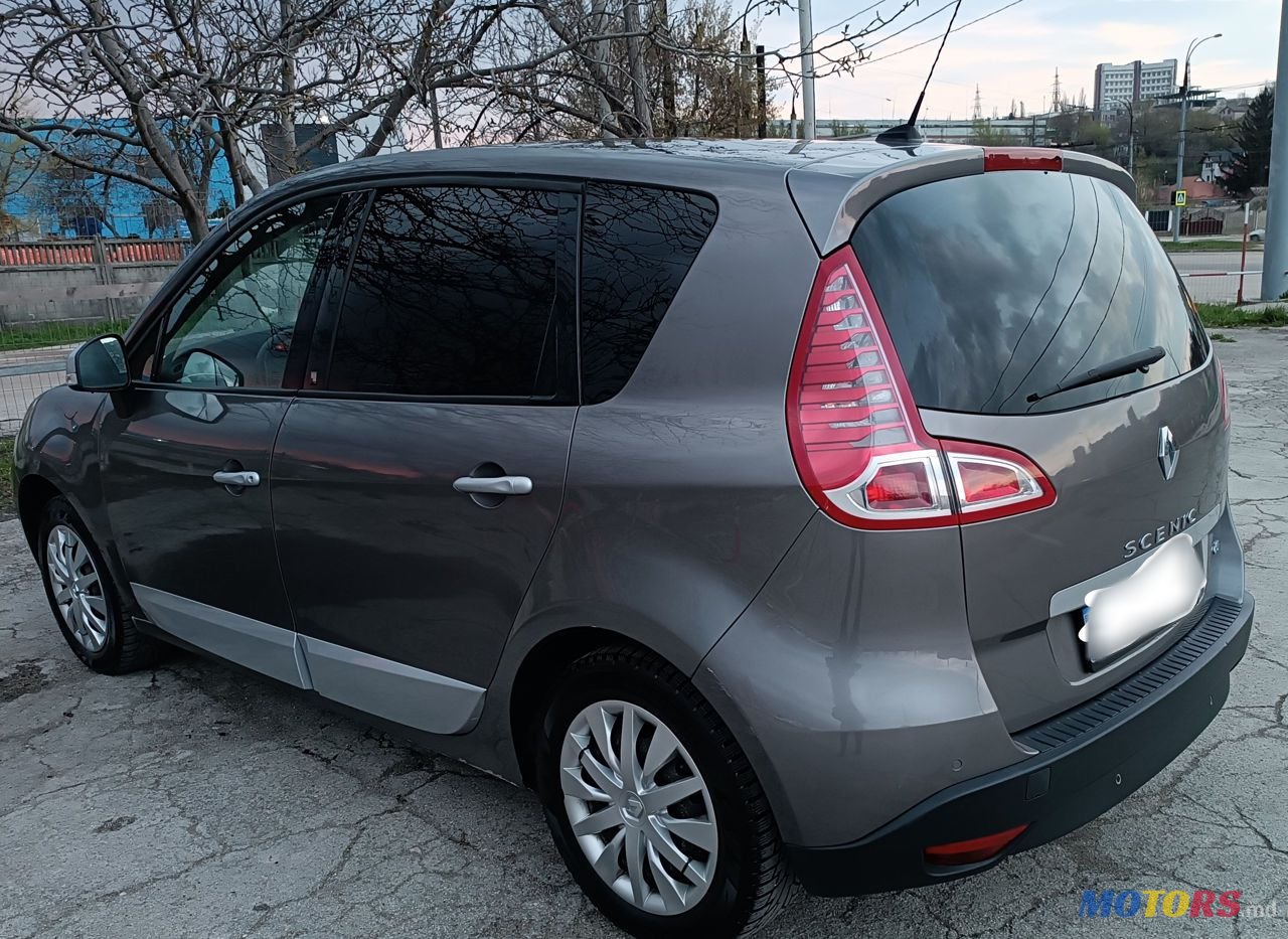 2011' Renault Scenic photo #5