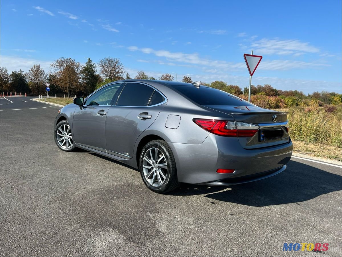 2016' Lexus Es Series photo #4