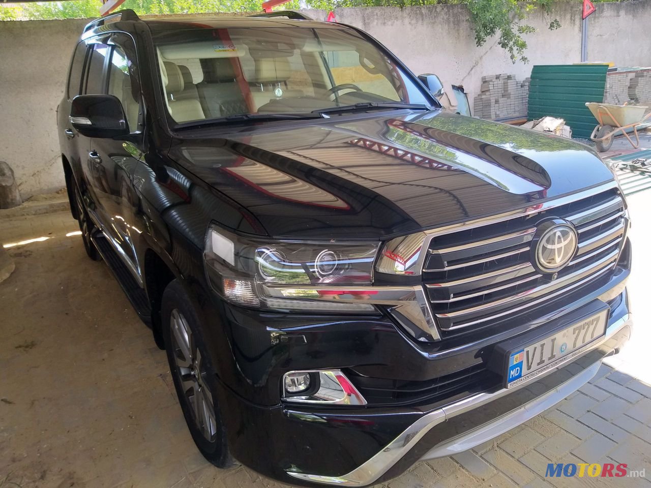 2018' Toyota Land Cruiser photo #2