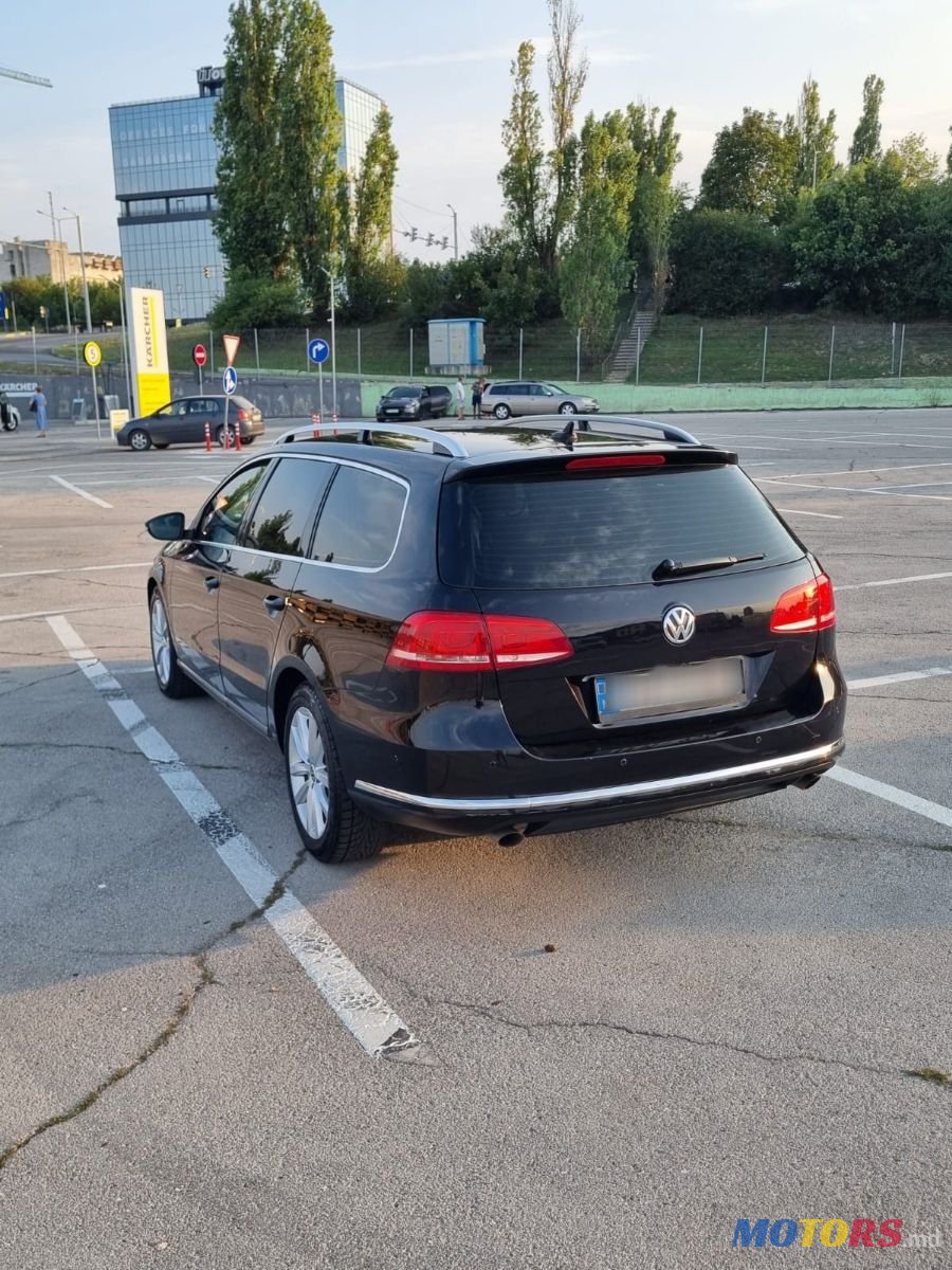 2011' Volkswagen Passat photo #4