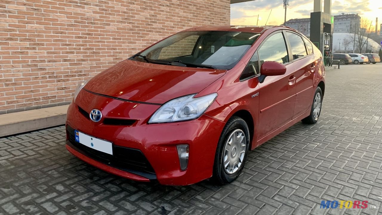 2012' Toyota Prius photo #2