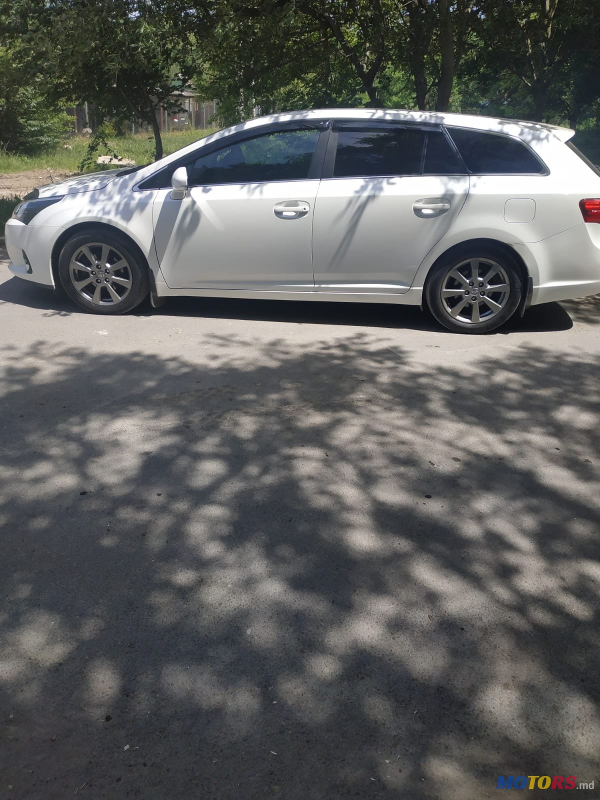 2013' Toyota Avensis photo #2